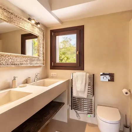 Stylish With A Pool And An Outdoor Kitchen Set In A Beautiful Valley In The North-east Of Mallorca *