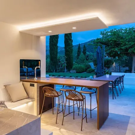 Holiday home Stylish With A Pool And An Outdoor Kitchen Set In A Beautiful Valley In The North-east Of Mallorca *